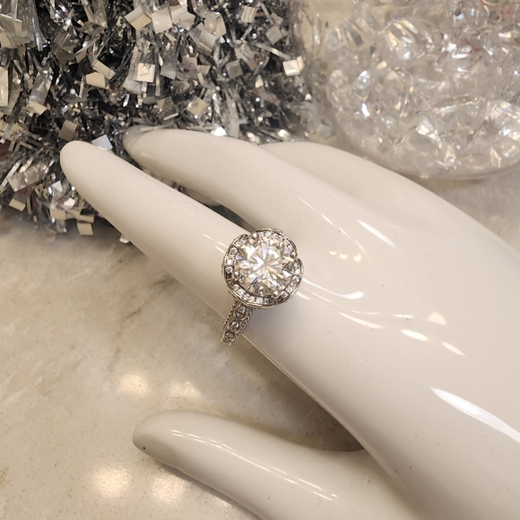 Vintage Style Mossinite 3ct Ring Sz 7 Round Flower EUC - Picture 4 of 12